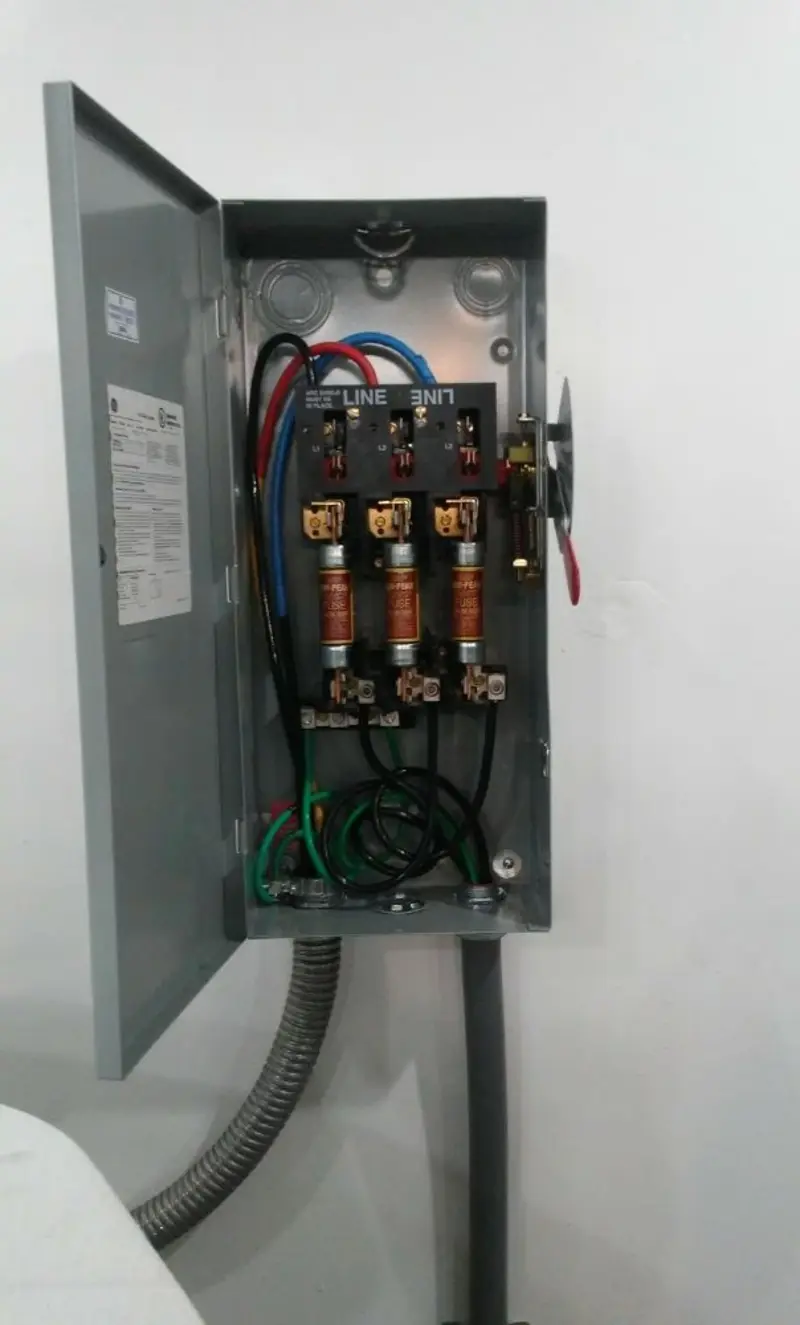 Three-phase disconnect switch installed for Smoke Detector Installation in Dillon